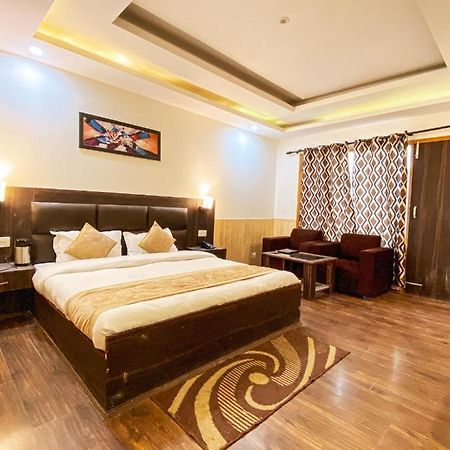 Hotel Manali Queen Eksteriør bilde