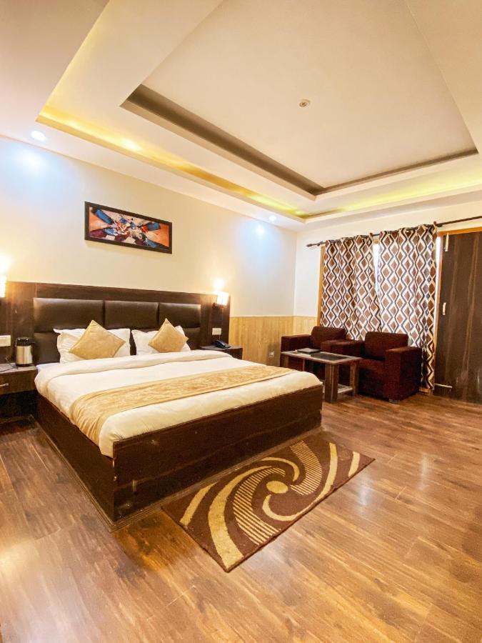Hotel Manali Queen Eksteriør bilde