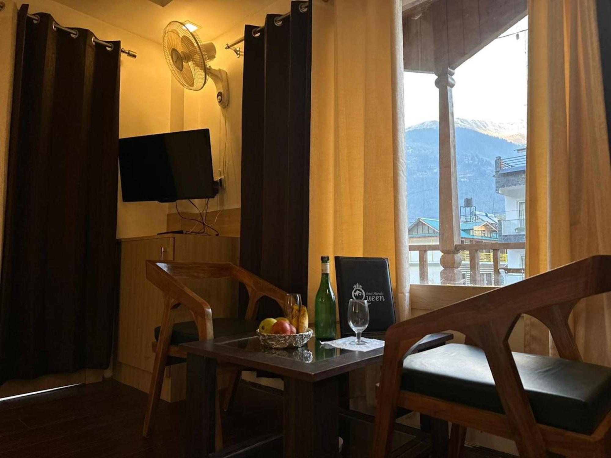 Hotel Manali Queen Eksteriør bilde