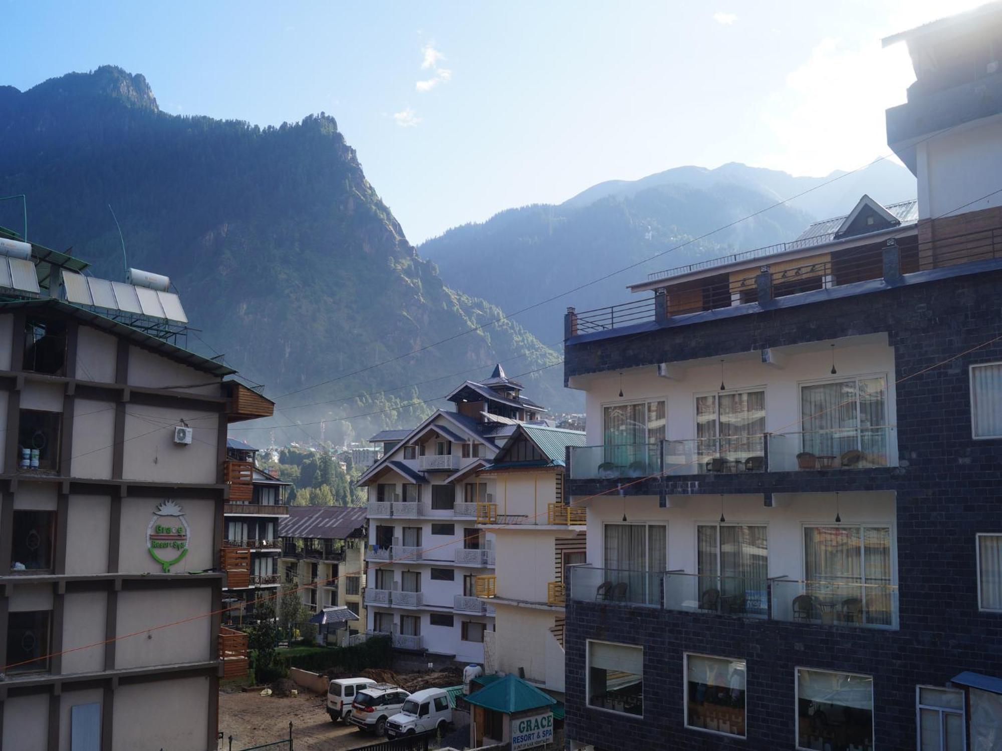 Hotel Manali Queen Eksteriør bilde