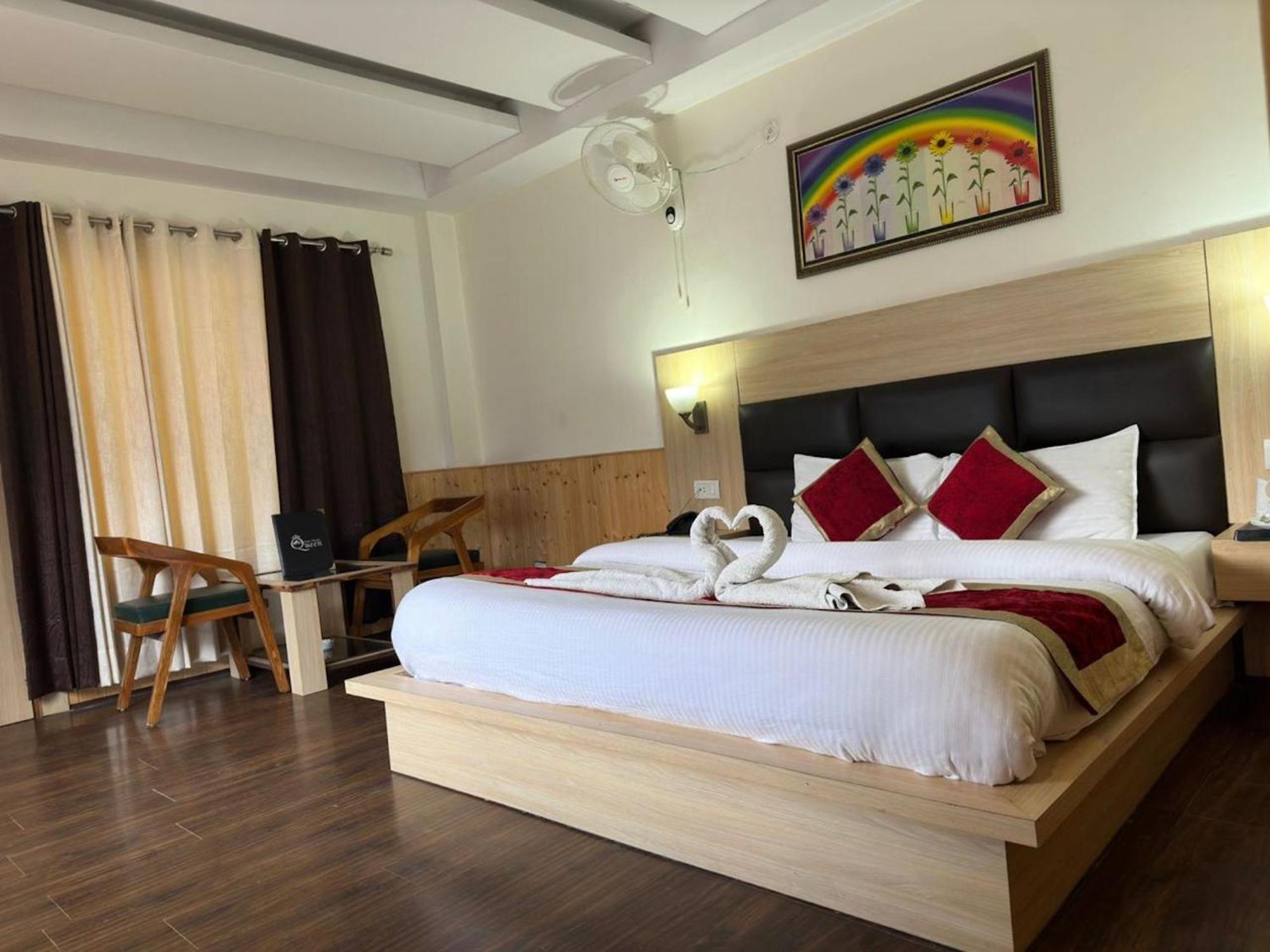 Hotel Manali Queen Eksteriør bilde