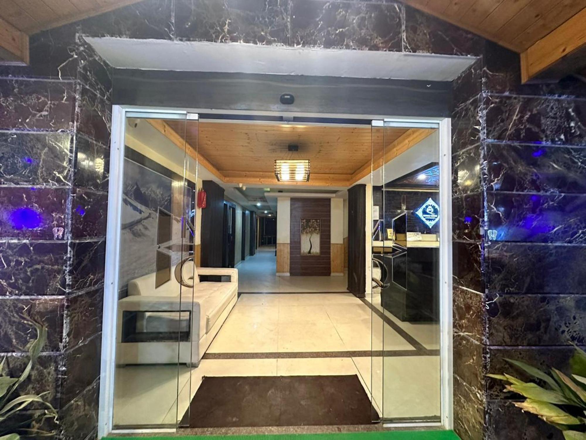 Hotel Manali Queen Eksteriør bilde