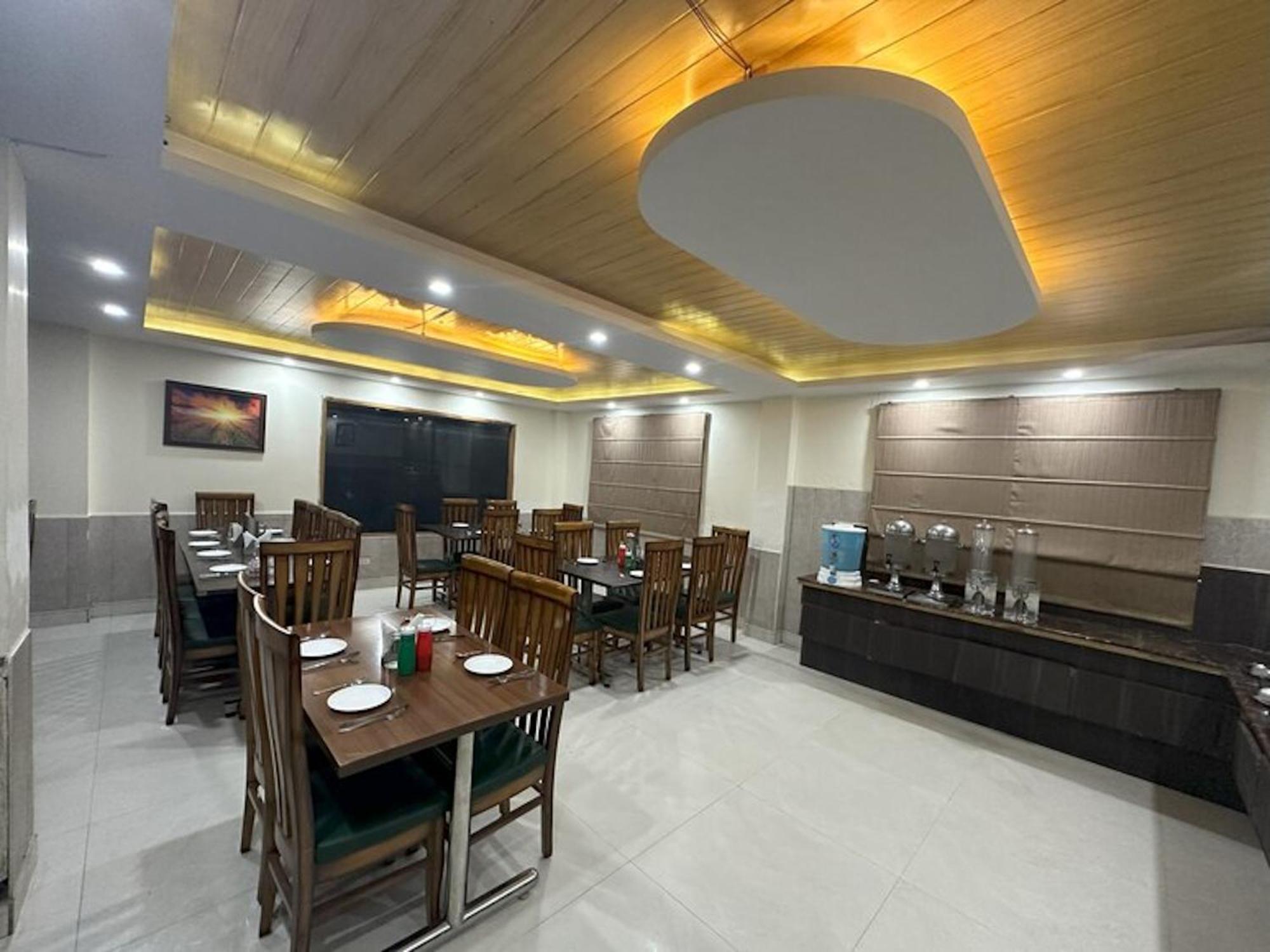 Hotel Manali Queen Eksteriør bilde