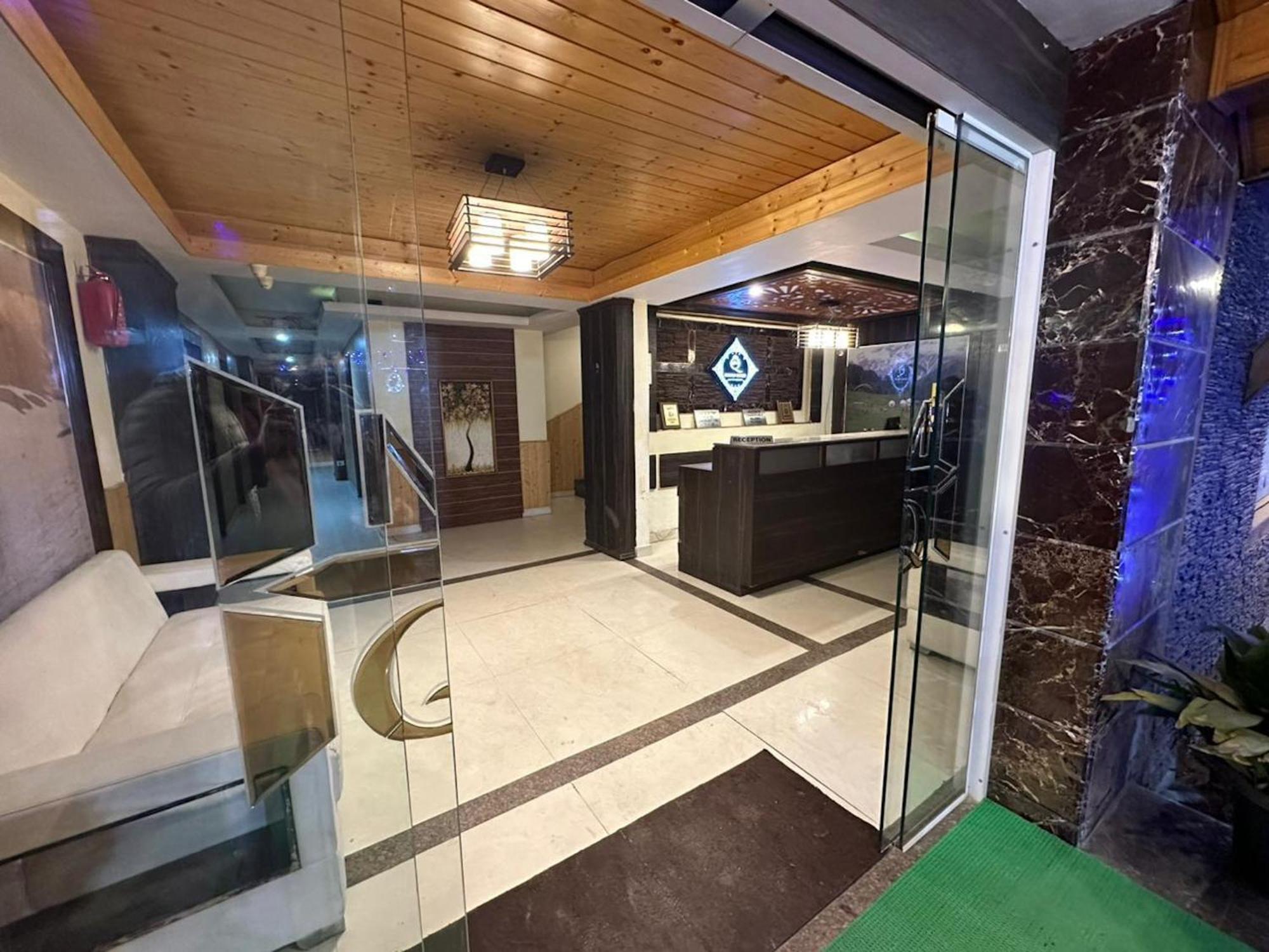 Hotel Manali Queen Eksteriør bilde