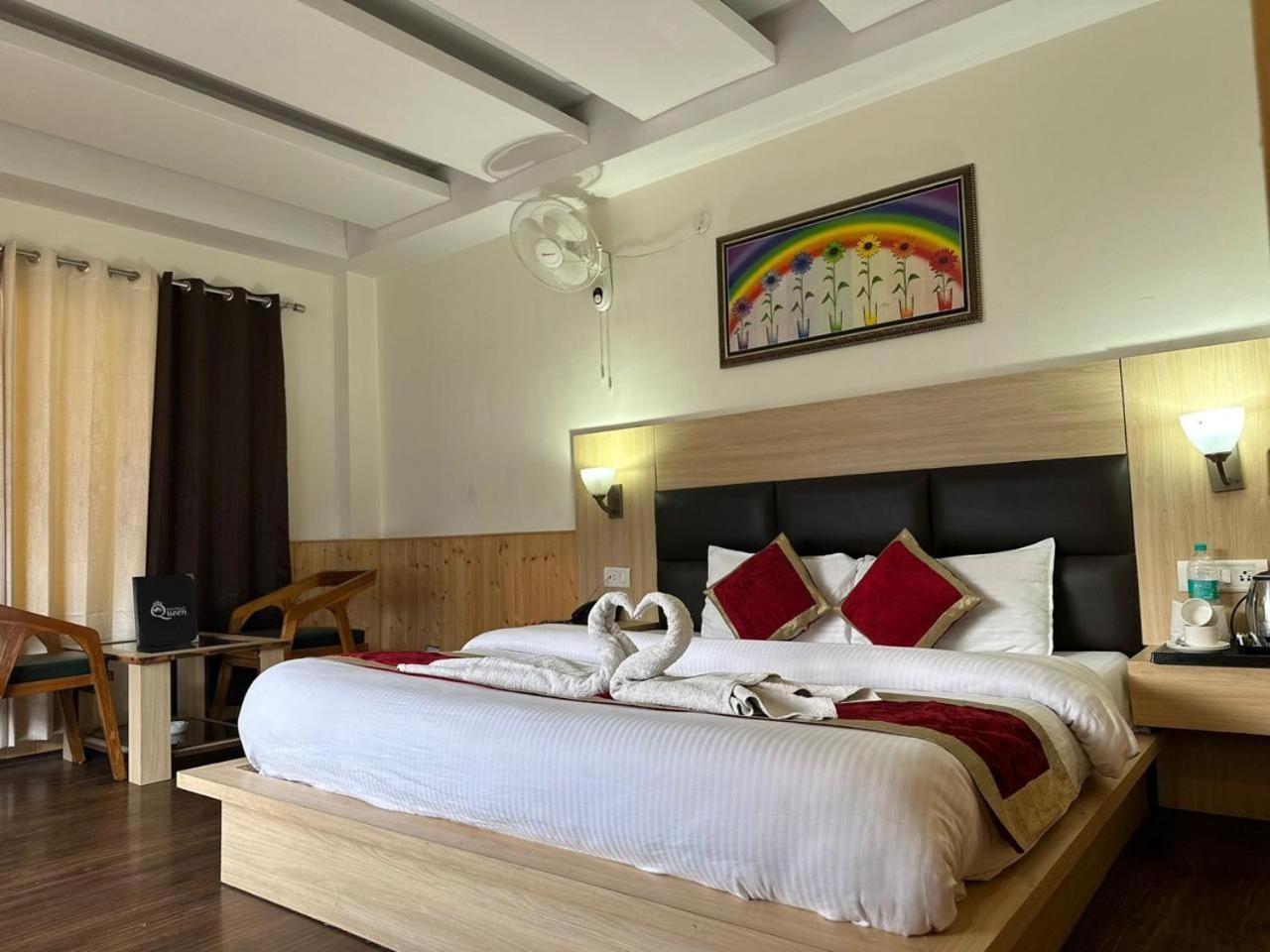 Hotel Manali Queen Eksteriør bilde