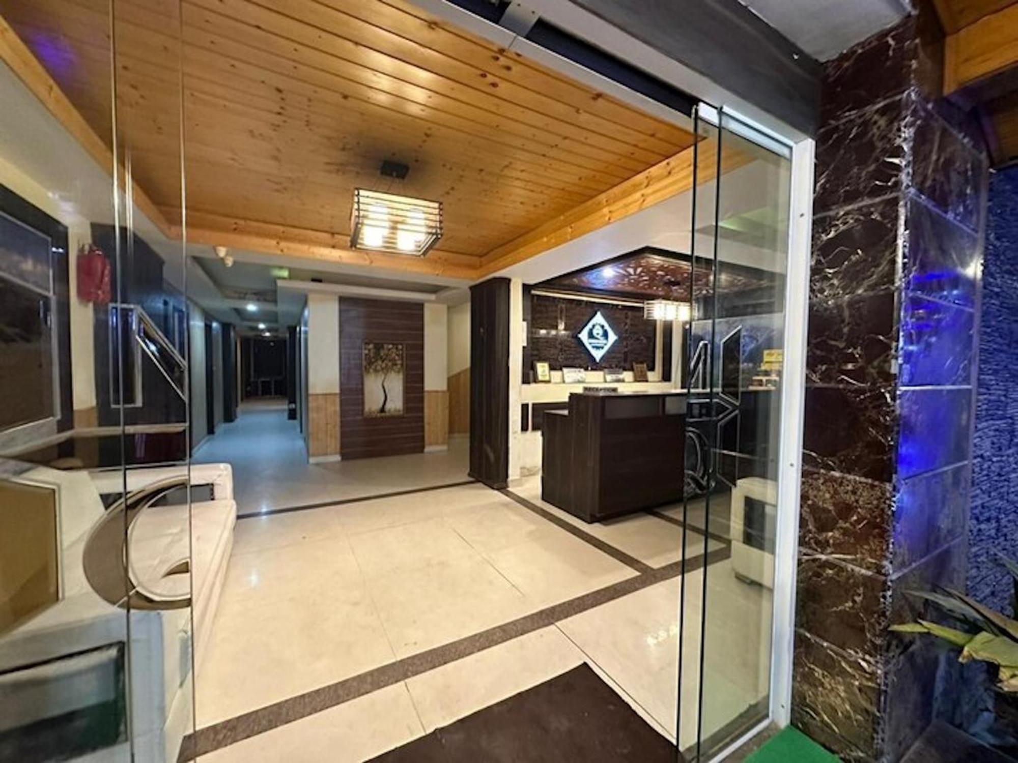 Hotel Manali Queen Eksteriør bilde